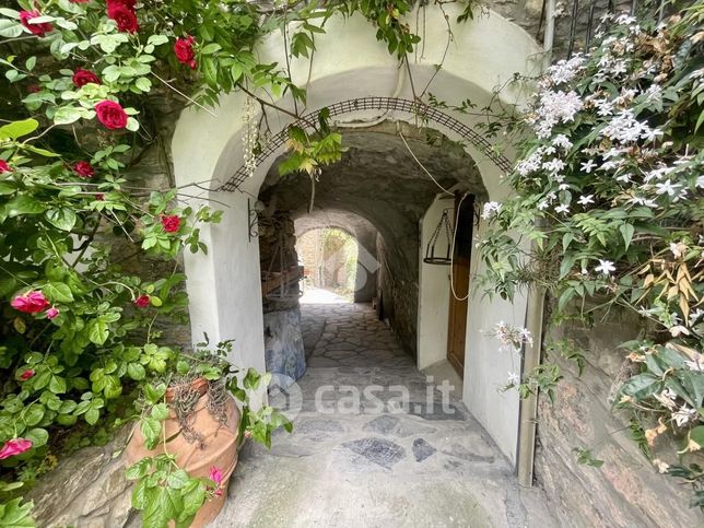 Casa bi/trifamiliare in residenziale in Via XXV Aprile