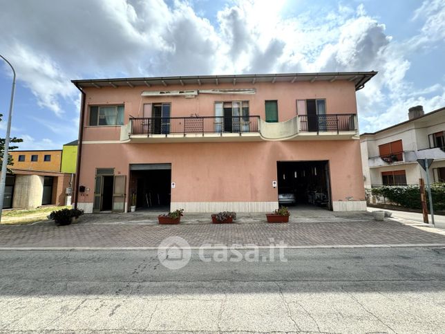 Casa indipendente in residenziale in 