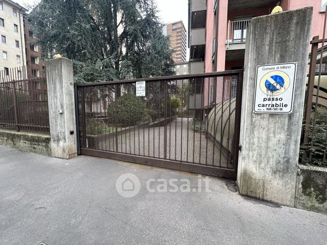 Garage/posto auto in residenziale in Via Cannero 4