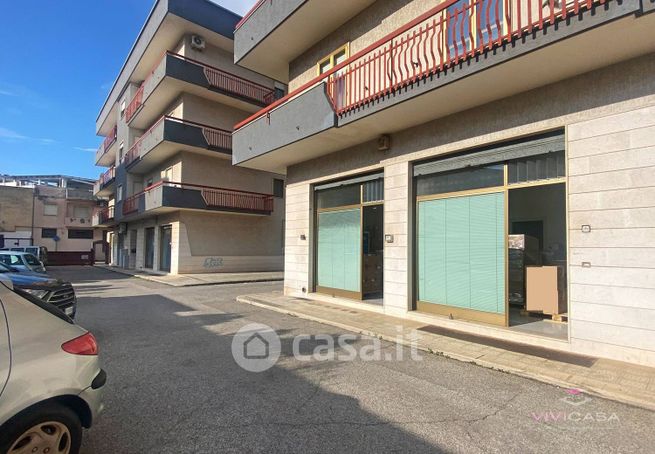 Attività/licenza (con o senza mura) in commerciale in Via Conversano