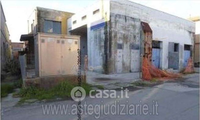 Capannone in commerciale in Via I Settembre 22