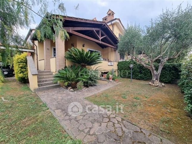 Villa in residenziale in Via Bartolomeo Nogara