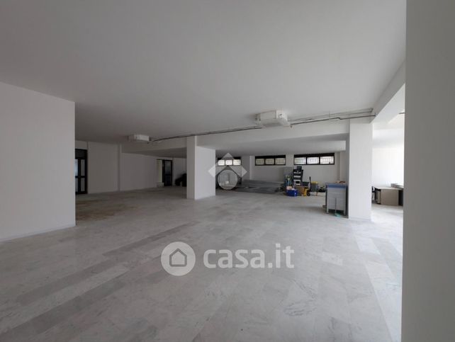 Ufficio in commerciale in Via San Nicola 23