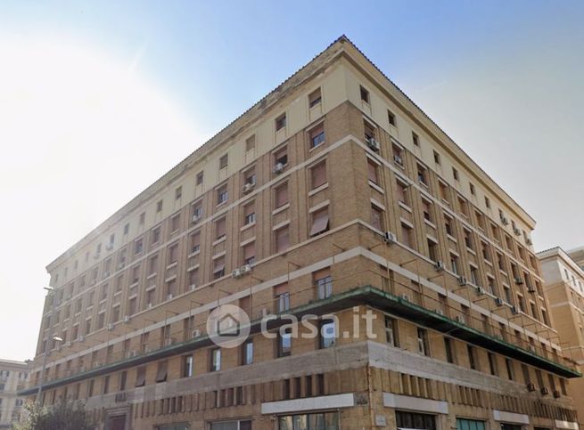 Ufficio in commerciale in Via Medina 40
