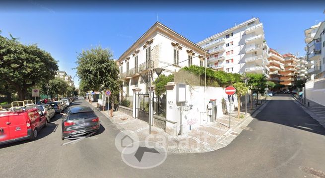 Negozio/locale commerciale in commerciale in Viale II Melina
