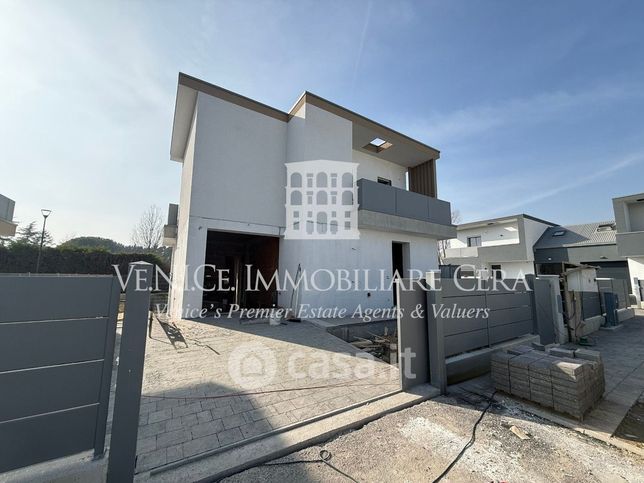 Villa in residenziale in Via Morosina