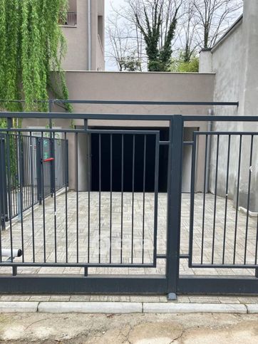 Box/posto auto in residenziale in Viale Carlo Espinasse 93