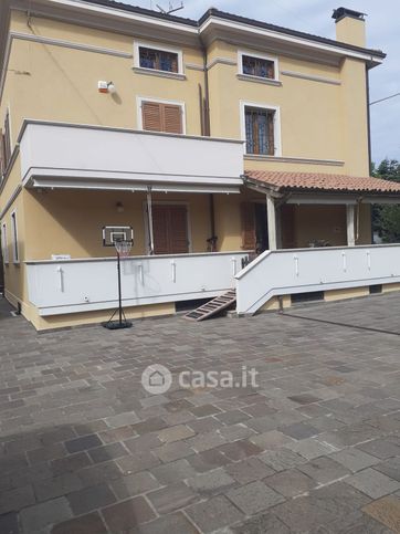Villa in residenziale in 