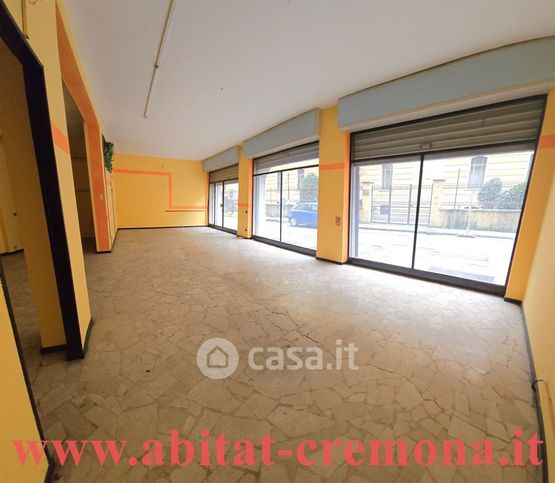 Ufficio in commerciale in Via Antica Porta Tintoria 3