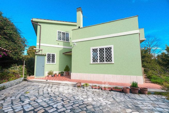 Villa in residenziale in Via Ponte Gardena