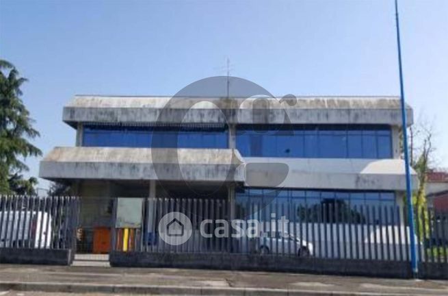 Capannone in commerciale in Via Guglielmo Ghislandi