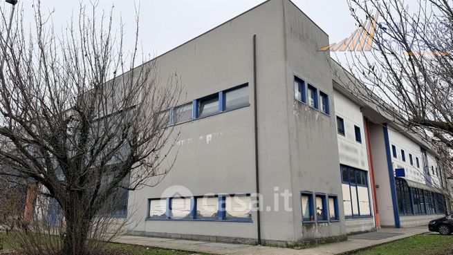 Capannone in commerciale in Via Galilei 2