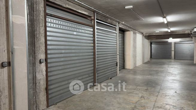 Box/posto auto in residenziale in Via Guardia della Carvana 6