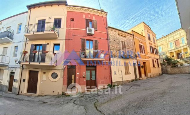 Casa indipendente in residenziale in 