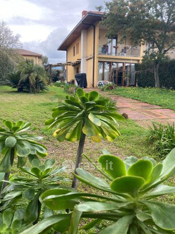 Villa in residenziale in Via Cantagallo 109