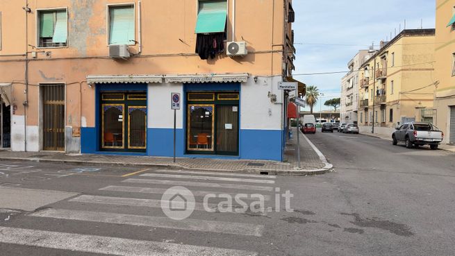Negozio/locale commerciale in commerciale in Via Marchiafava 45