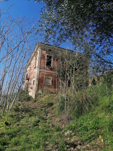 Rustico/casale in residenziale in Via Serra