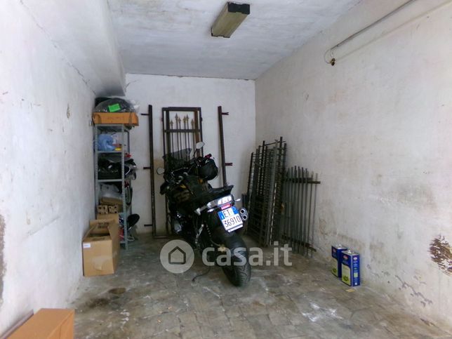 Garage/posto auto in residenziale in Corso E. de Nicola