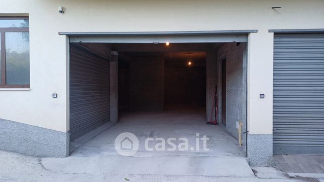 Box/posto auto in residenziale in Via Consolare Antica