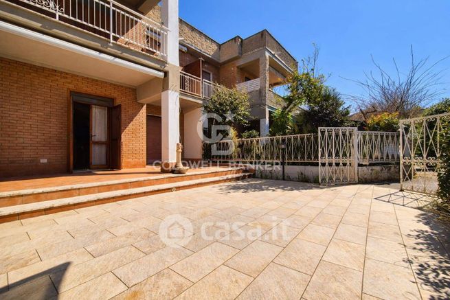 Villa in residenziale in Via Caio Duilio 26