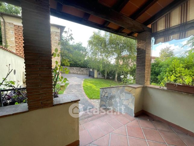 Casa bi/trifamiliare in residenziale in Strada Comunale Generale Carlo Alberto dalla Chies 33