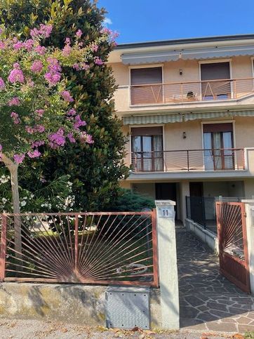 Casa bi/trifamiliare in residenziale in Via Giotto