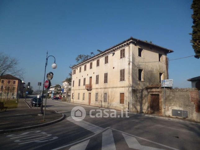 Rustico/casale in residenziale in Piazza Vittorio Veneto