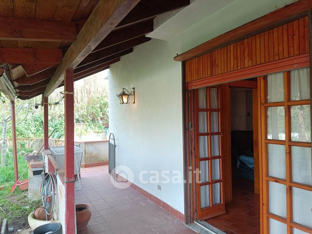 Villa in residenziale in Via Francesco Bracale 4
