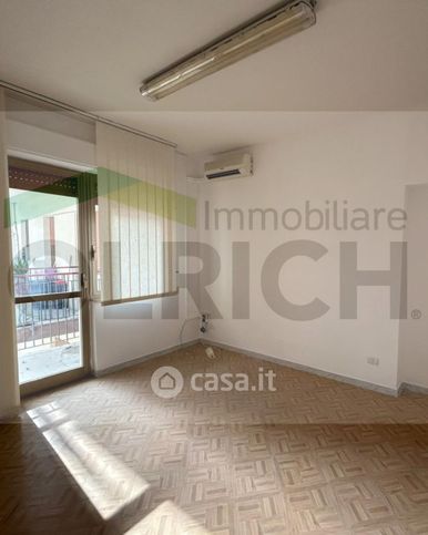 Ufficio in commerciale in Via Ferdinando I d'Aragona