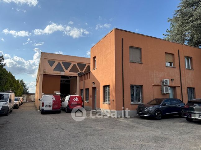 Capannone in commerciale in Via Giuseppe Massarenti 16