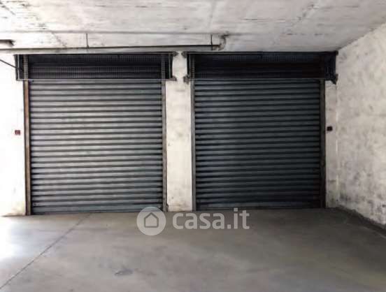 Box/posto auto in residenziale in Via Emilio Longoni