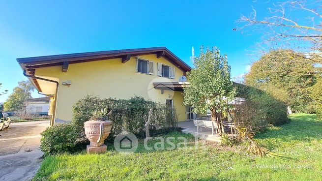 Casa indipendente in residenziale in Via Licinio Refice 30