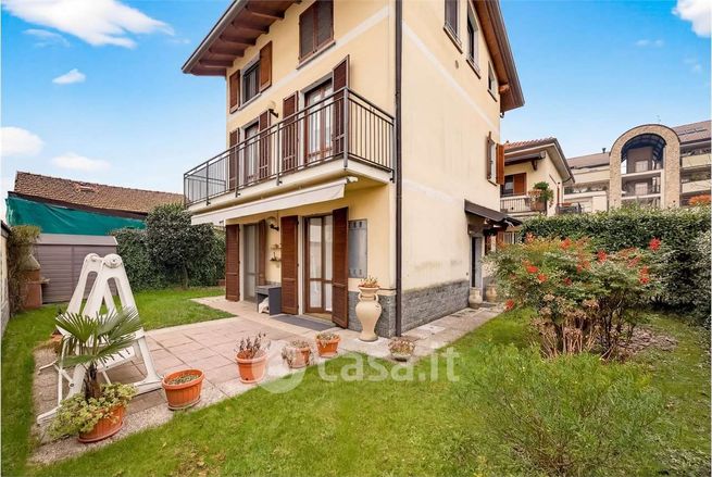 Casa indipendente in residenziale in Via Don Minzoni 9