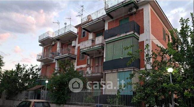 Box/posto auto in residenziale in Via Appia