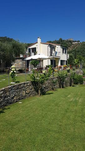 Villa in residenziale in Via Partigiano Berto Solimano 44a