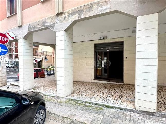 Attivitã /licenza (con o senza mura) in commerciale in Via Luigi Rolando
