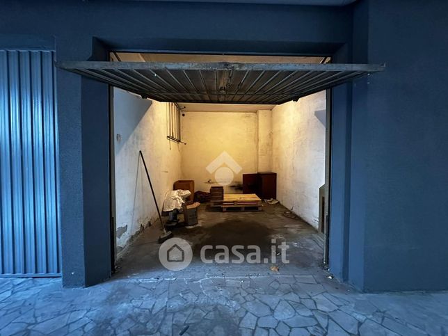 Box/posto auto in residenziale in Via Antonio Rosmini 70