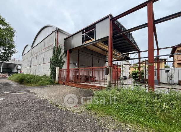 Capannone in commerciale in Via Stadio