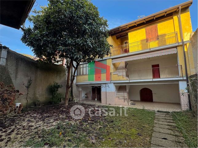 Casa indipendente in residenziale in Via Monte