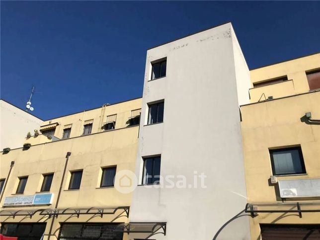 Ufficio in commerciale in Via Dante A. 31