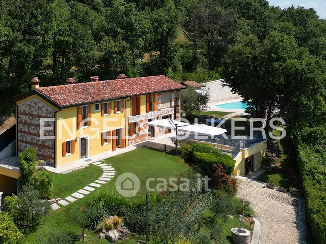 Casa bi/trifamiliare in residenziale in Strada DEL ROSOLET