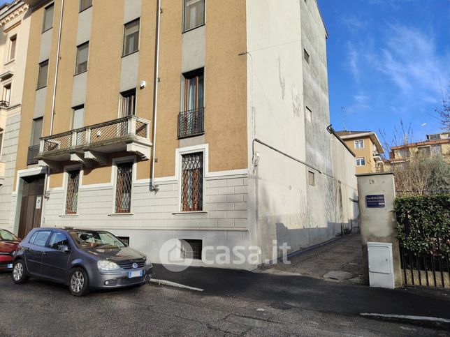 Garage/posto auto in residenziale in Via Antonio D'Enricis 5