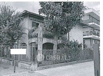 Casa indipendente in residenziale in Via Roma 188
