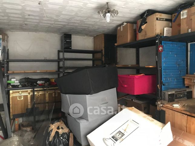 Box/posto auto in residenziale in Via Dante Alighieri