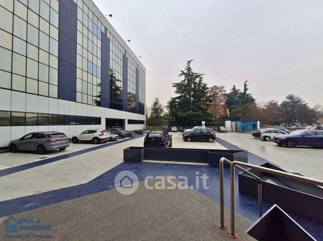 Ufficio in commerciale in Via Milanese