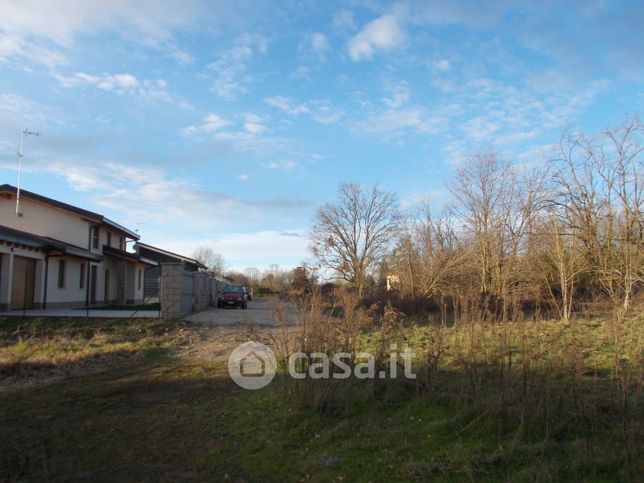 Terreno edificabile in residenziale in Strada Nuova