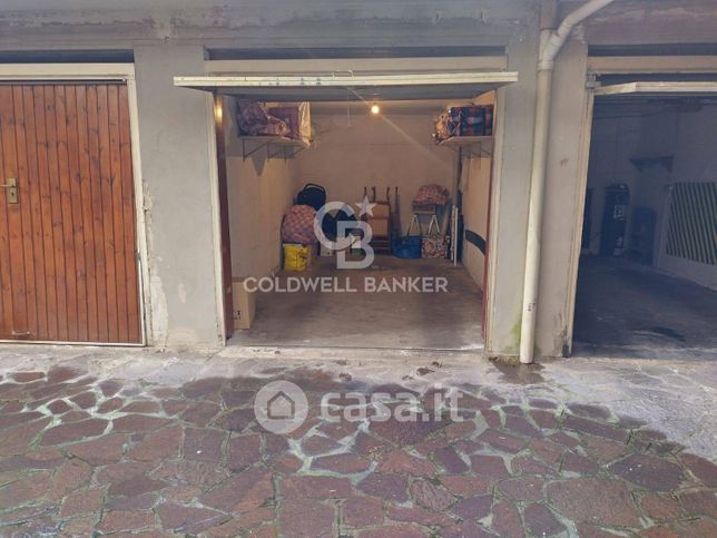 Box/posto auto in residenziale in Via Saint Vincent 19