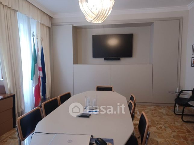 Ufficio in commerciale in 
