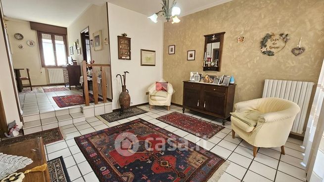 Villetta a schiera in residenziale in