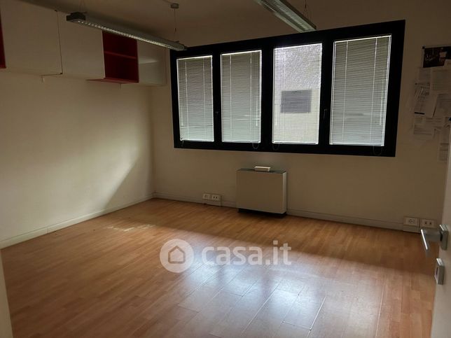 Ufficio in commerciale in Via Roma